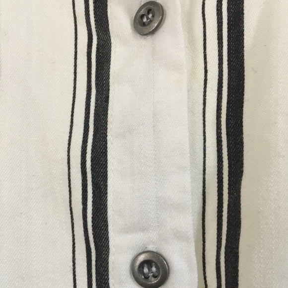 Women’s button up shirt - Picture 2 of 3